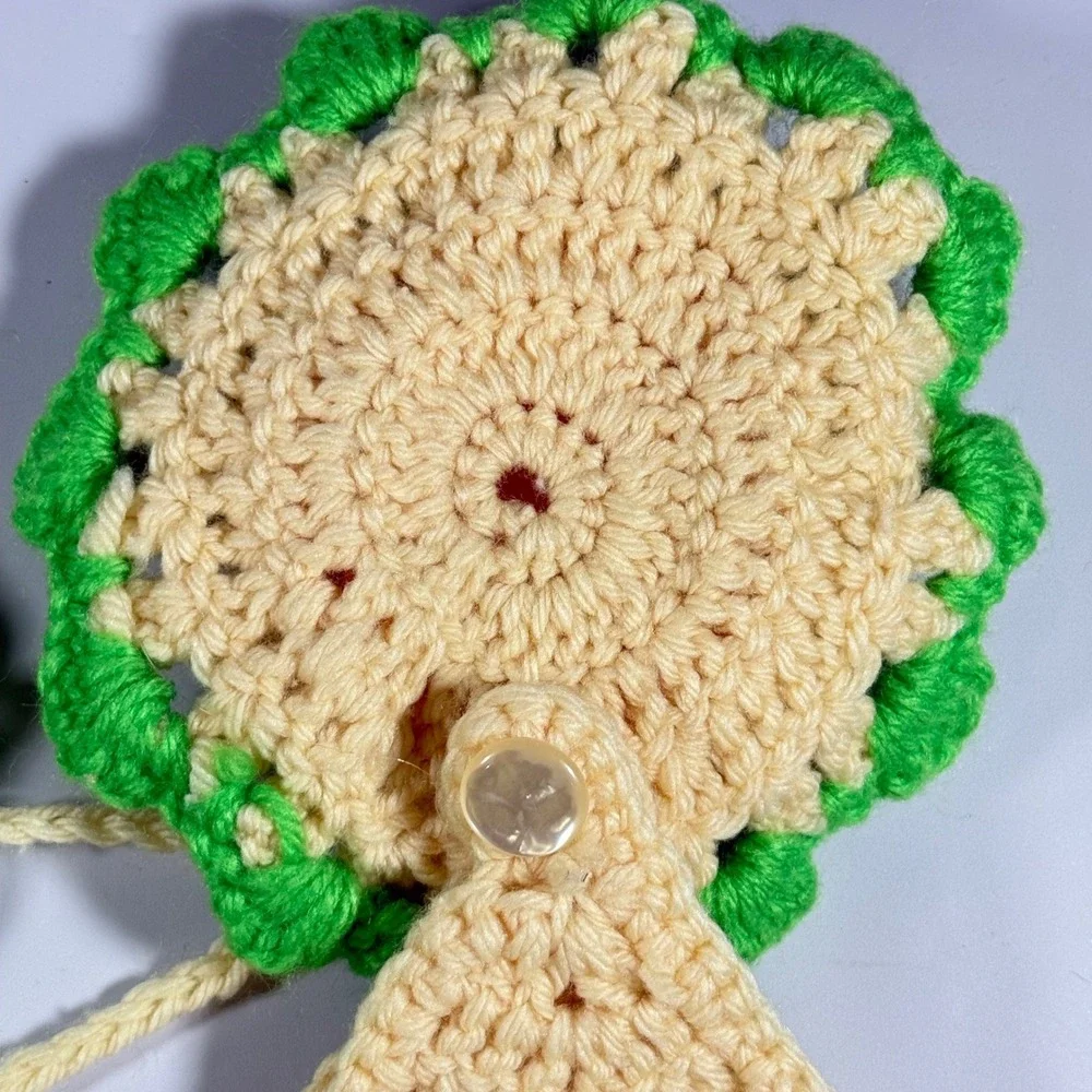 VTG Handmade Crochet Doll Face Pot Holder Hot Pad Kitchen Kitschy Green Cream‎
